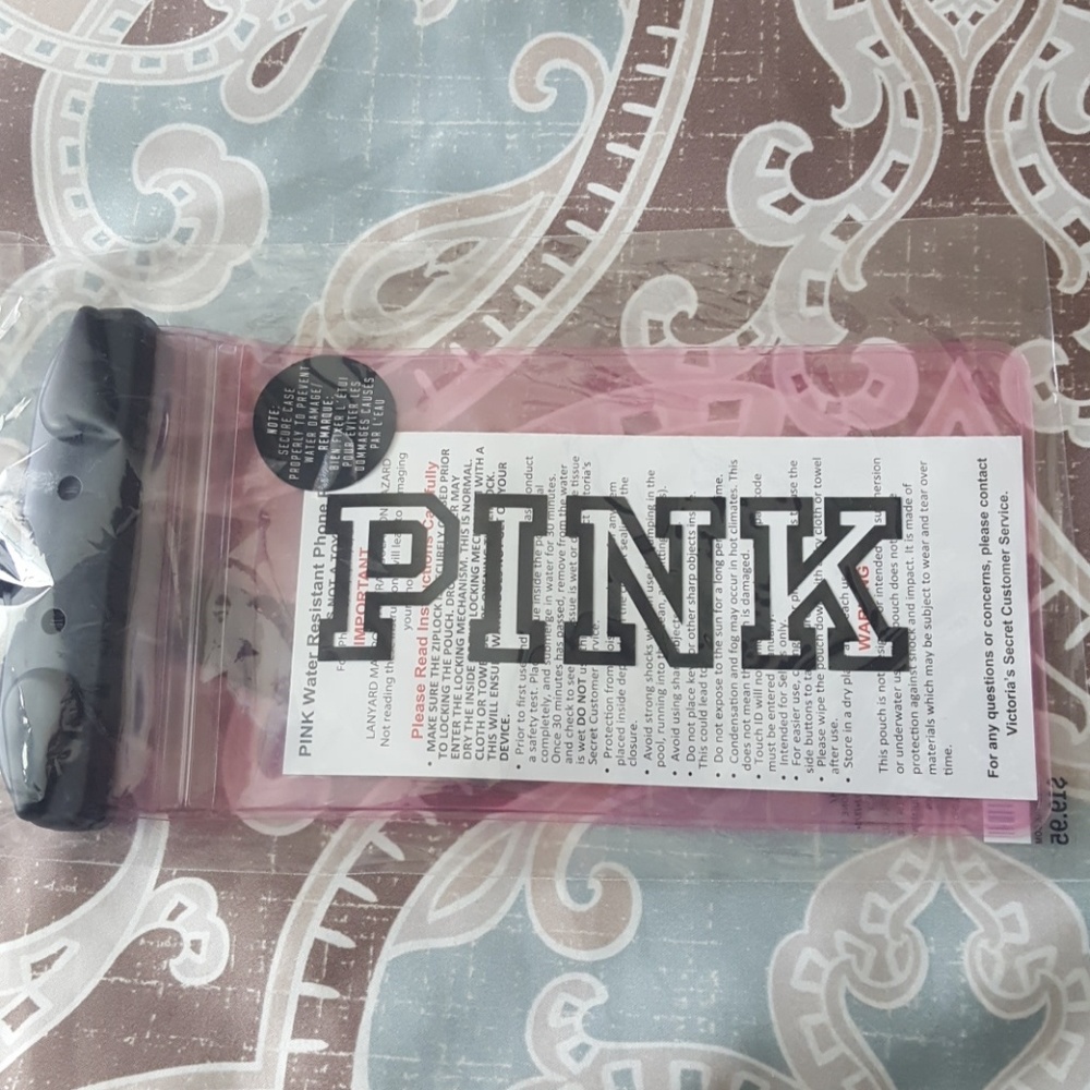 🎉FINAL SALE🎉PINK Water Resistant Phone Pouch